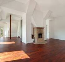 Stilvoll modernisierte Dachgeschosswohnung mit Kamin und Blick über den Bürgerpark Pankow - Berlin
