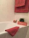 Badezimmer mit Wanne - 
