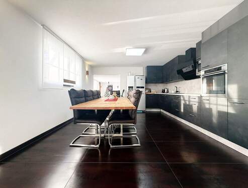 Wohnen / Essen UG mit EBK 
- 