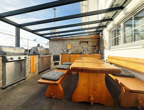 Überdachte Grillküche mit Sitzbereich 
- 