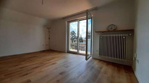 Wohnzimmer - 3 Zimmer Etagenwohnung zur Miete in Forchheim