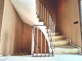 Die gewendelte Treppe beansprucht kaum Platz - 