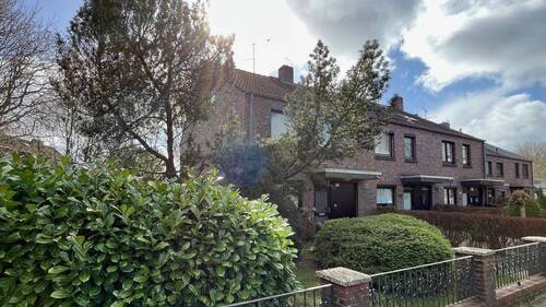 Solide Reihenhäuser in guter Wohnlage - 5 Zimmer Reihenendhaus in Wilhelmshaven