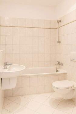 Bad - Etagenwohnung mit 50,00 m&sup2; in Walddrehna zur Miete