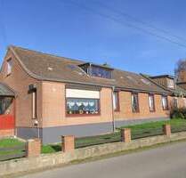 Perfekt für WohnenArbeiten! Resthofhälfte mit Werkstätten, Lagerräumen und Doppelgarage sowie Acker-Grünfläche - Schönkirchen Schönhorst