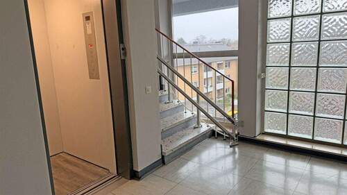 Treppenhaus - 2 Zimmer Etagenwohnung in Duisburg