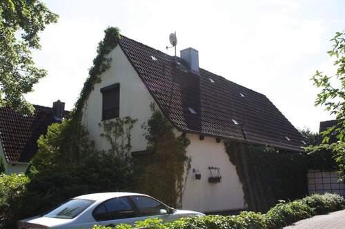 Außenansicht (Straße) - 4 Zimmer Einfamilienhaus zum Kaufen in Ahrensburg