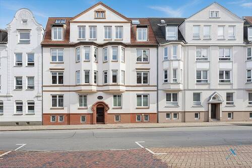 Außenansicht - Charmante Altbauwohnung mit Stuck, Parkett und Balkon