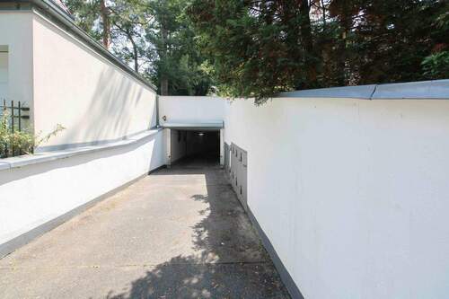 Einfahrt zur Tiefgarage - 