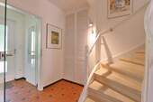 Flur mit Treppe - 