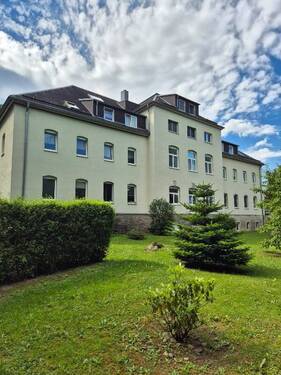 Außenansicht vorn - Helle 2-Raum-Wohnung im Grünen!