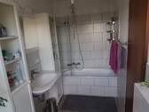 Bad mit Badewanne - 