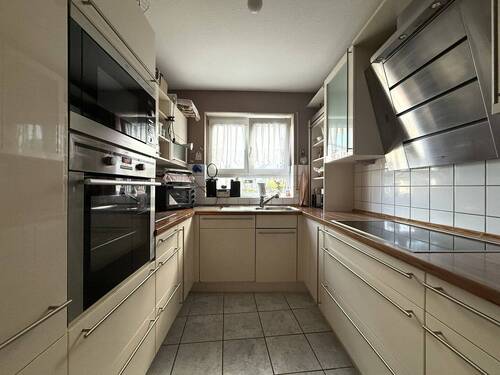 Moderne Küche - 4 Zimmer Etagenwohnung zum Kaufen in Bretten