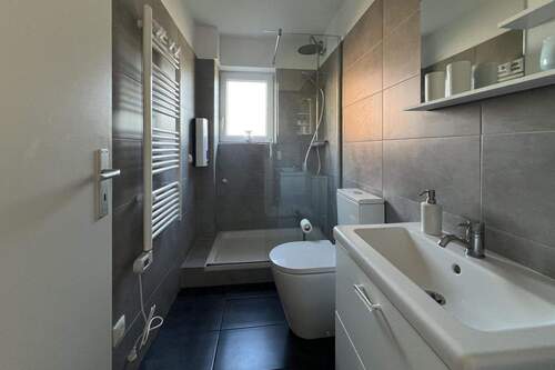 24409031_2-Badezimmer.jpg - 