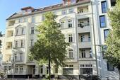 Gebäudeansicht Straßenseite - Bezugsfreies Refugium im Herzen von Berlin-Mitte - Ruhiges 2-Zimmer-Appartement im begehrten Gartenhaus!