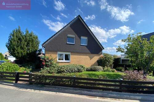 Straßenansicht - Familienfreundliches Haus in ruhiger Lage