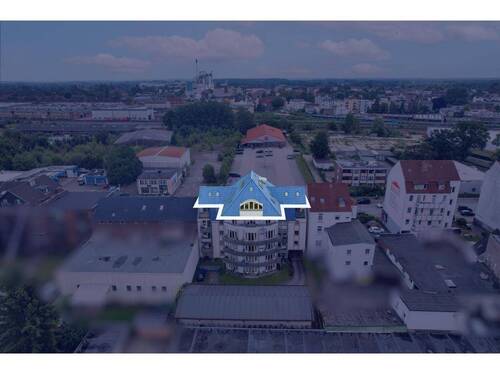 Dachgeschosswohnung mit großem Balkon - 5 Zimmer Etagenwohnung in Neumünster