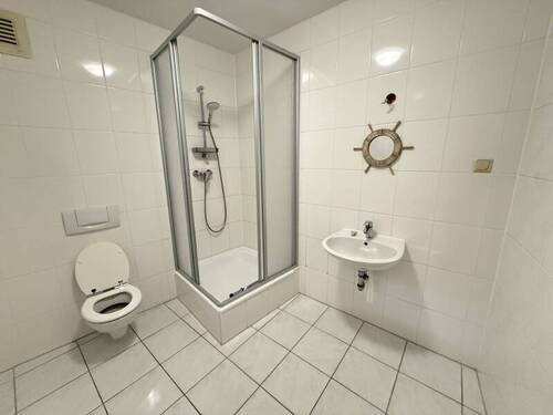 Badezimmer - Etagenwohnung mit 44,00 m&sup2; in Berlin zum Kaufen