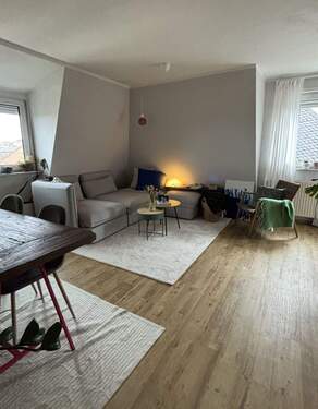 Wohnzimmer.jpeg - 2 Zimmer Etagenwohnung zum Kaufen in Leipzig