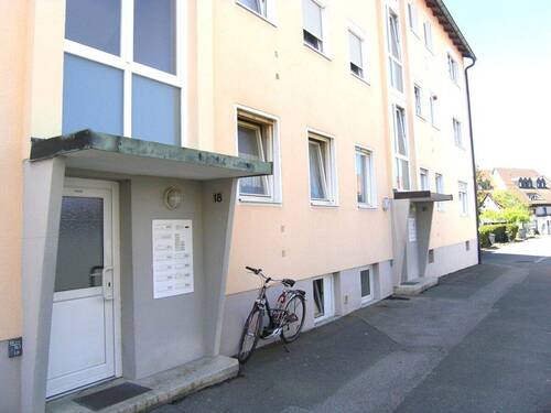 Hauseingang - 2 Zimmer Etagenwohnung zum Kaufen in Lauf