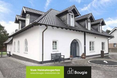 Straßenansicht - Beeindruckende Immobilie auf tollem Grundstück in Südlage