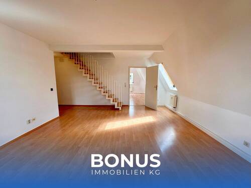 Titelbild - Komplette DG-Etage im Denkmalhaus: 3 Wohnungen, ca. 181 m² - Maisonette frei, ideal für Anleger