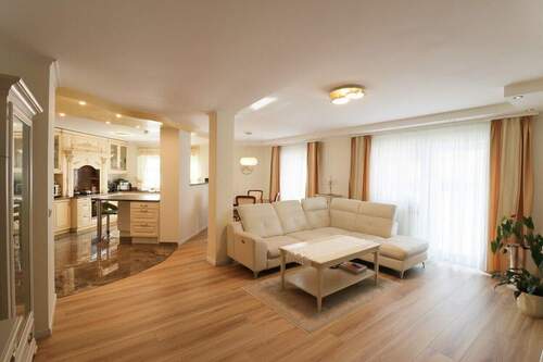 Wohnzimmer - 4 Zimmer Etagenwohnung zum Kaufen in Ansbach