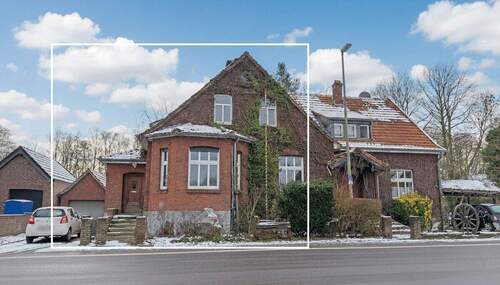 Außenansicht vorne - Sanierungsbedürftige Doppelhaushälfte mit großem Grundstück in Hamminkeln-Wertherbruch