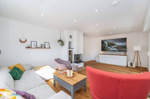 Wohnzimmer - 7 Zimmer Einfamilienhaus zum Kaufen in Bad Heilbrunn