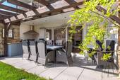 Terrasse mit Außenküche - 7 Zimmer Einfamilienhaus in Bad Heilbrunn
