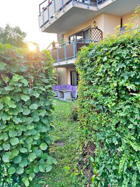 Blick in den Garten - 3 Zimmer Etagenwohnung zum Kaufen in Herrenberg