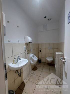 Sanitäranlage - Gewerbeobjekt (Büro, Produktion, Verkauf) in Frankfurt am Main zur Miete