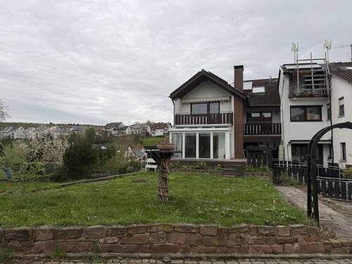 Außenansicht von vorne - von Privat: Doppelhaushälfte mit Wintergarten, Kamin, Photovoltaik,...