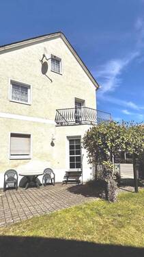 Ansicht mit Balkon und Terrasse WG 1 - 9 Zimmer Mehrfamilienhaus, Wohnhaus zum Kaufen in Geringswalde