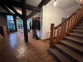 Diele und Treppenaufgang ins OG - 