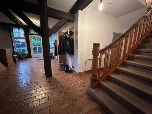 Diele und Treppenaufgang ins OG - 