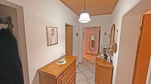 Flur - Etagenwohnung mit 75,00 m&sup2; in Dinslaken zum Kaufen