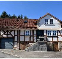 Schmuckes Fachwerkhaus mit Garten und großer Garage in ruhiger Lage am Rand des Ortes! - Vöhl Dorfitter
