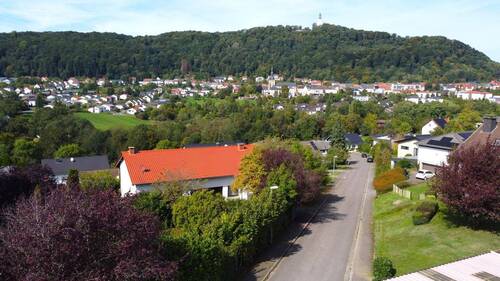 Frontansicht - RESERVIERT! Vielseitiger Bungalow in ruhiger Lage