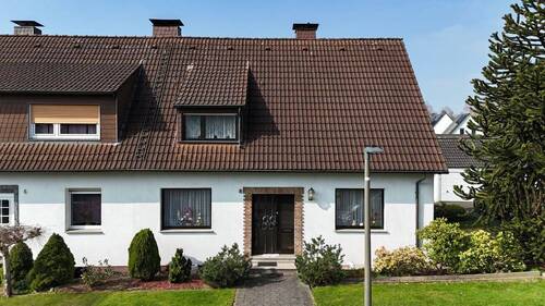 Straßenansicht - 6 Zimmer Doppelhaushälfte zum Kaufen in Dortmund