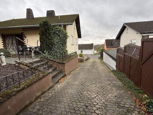 Einfahrt - Einfamilienhaus mit 170,00 m² in Hilgert zum Kaufen