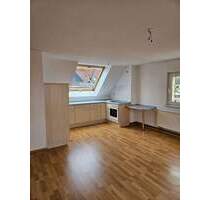 Dorfcharakter! 2 Zimmer Wohnung im DG mit EBK! - Döbeln