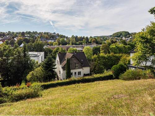Grundstück - Baugrundstück mit Wald - Ortsrandlage zentrumsnah in Sundern!