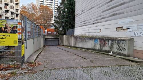  Einfahrt - Garage, Stellplatz in Berlin