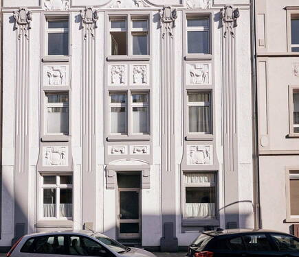 Straßenansicht 2.OG - Charmante 3,5-Zimmer-Altbauwohnung mit 2 Balkonen in Düsseldorf-Eller - ab 01.08.2026 zu vermieten