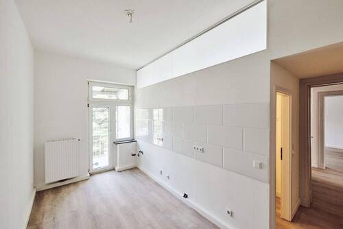 Küche Leer - 3 Zimmer Etagenwohnung zur Miete in Düsseldorf