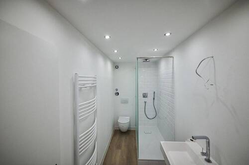Bad - Etagenwohnung mit 96,00 m&sup2; in Düsseldorf zur Miete