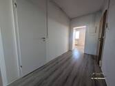 Flur - Etagenwohnung mit 110,70 m&sup2; in Dessau zur Miete