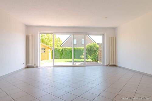 Wohnzimmer mit Blick zum eigenen Garten - 4 Zimmer Doppelhaushälfte zur Miete in Bönen