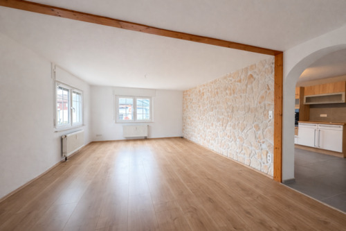 Wohnzimmer - Altbaucharme trifft modernen Wohnkomfort - Exklusive Obergeschosswohnung mit Balkon